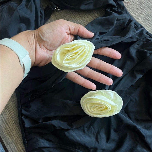 Black open front bikini with Roses - Picture 5 of 11